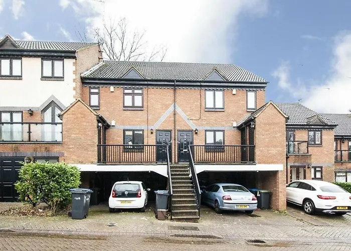 Lovely 2 Bedroom Flat With Free Parking