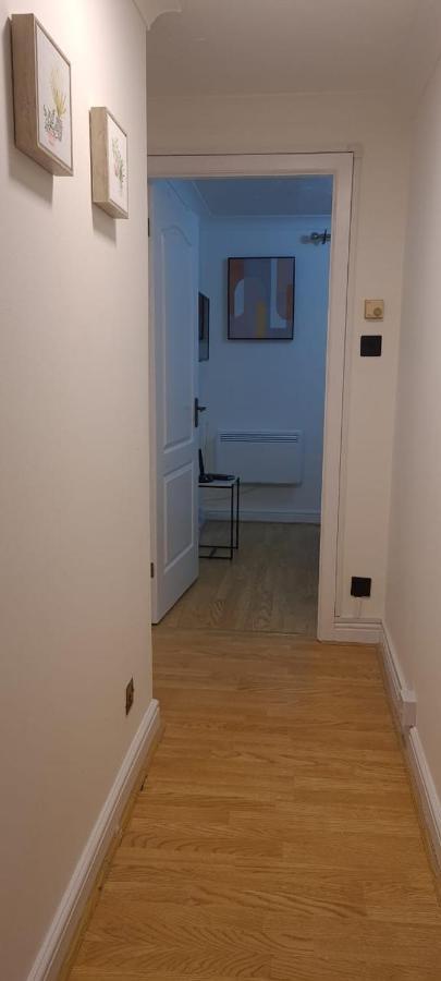 Lovely 2 Bedroom Flat With Free Parking Apartment
